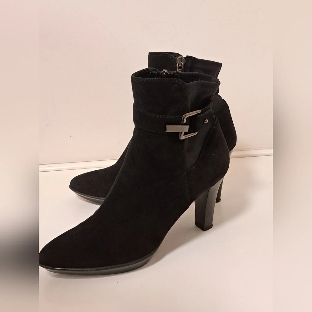 Aquatalia Dorotea Black Suede Waterproof Ankle Bootie Misses Size 8 - Picture 6 of 9